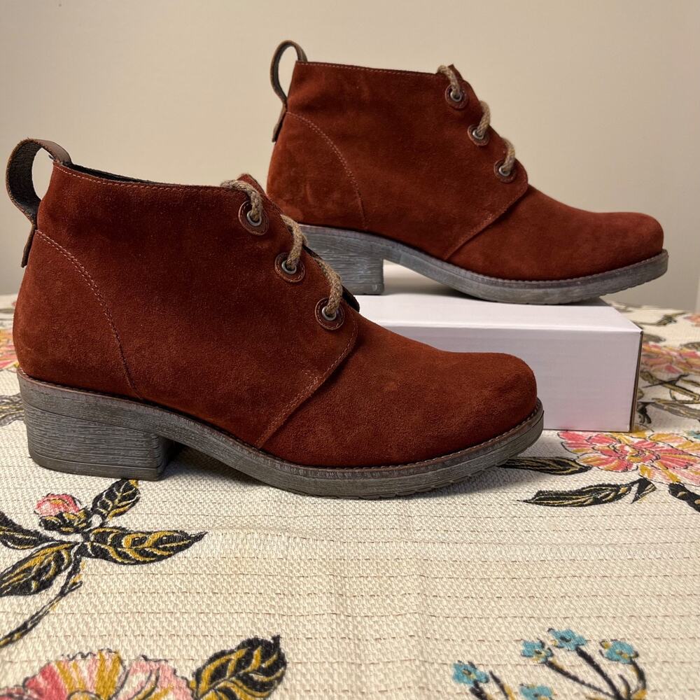 Naot Love Suede/Leather Red/Brown 40 EU/9-9.5 US Lace Up Bootie 2" Women Shoes